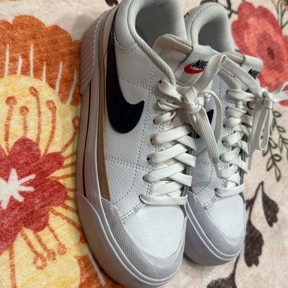 Nike Court Legacy Lift